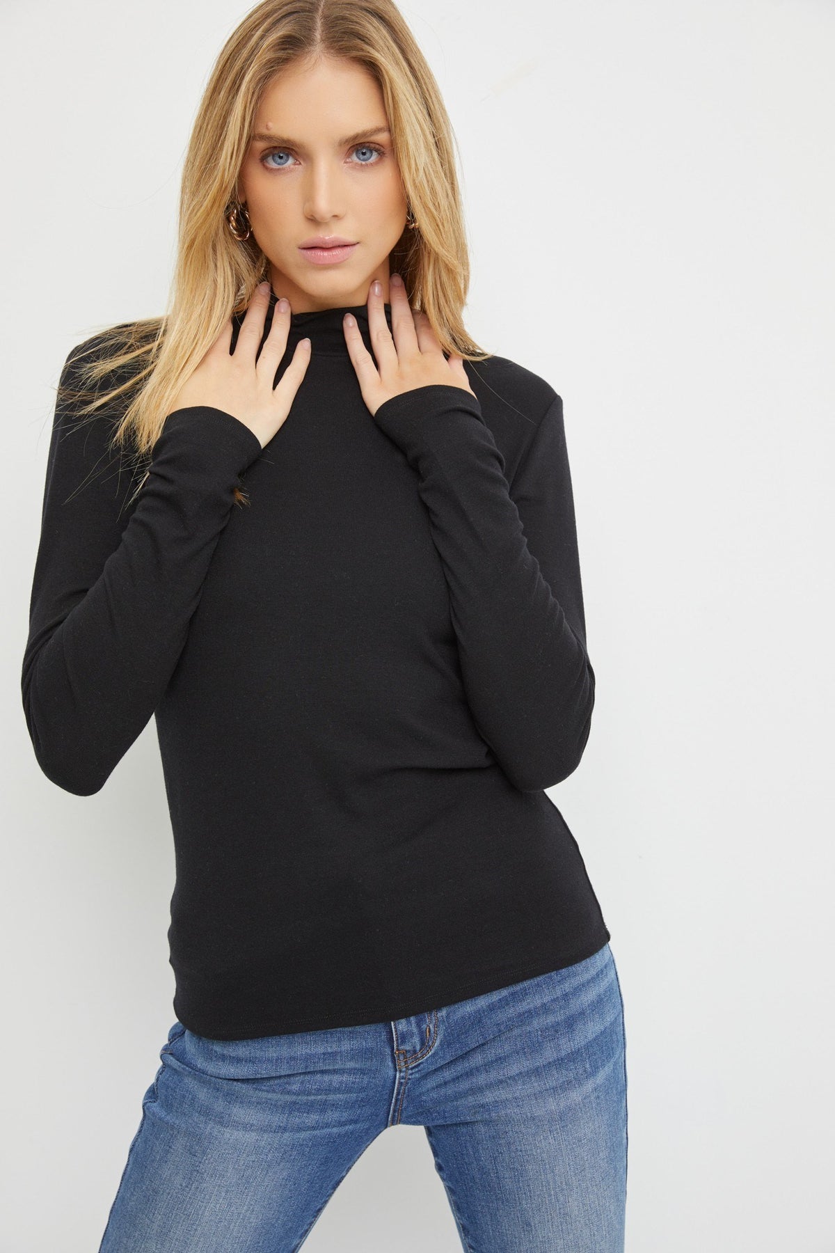 Turtleneck long sleeve knit